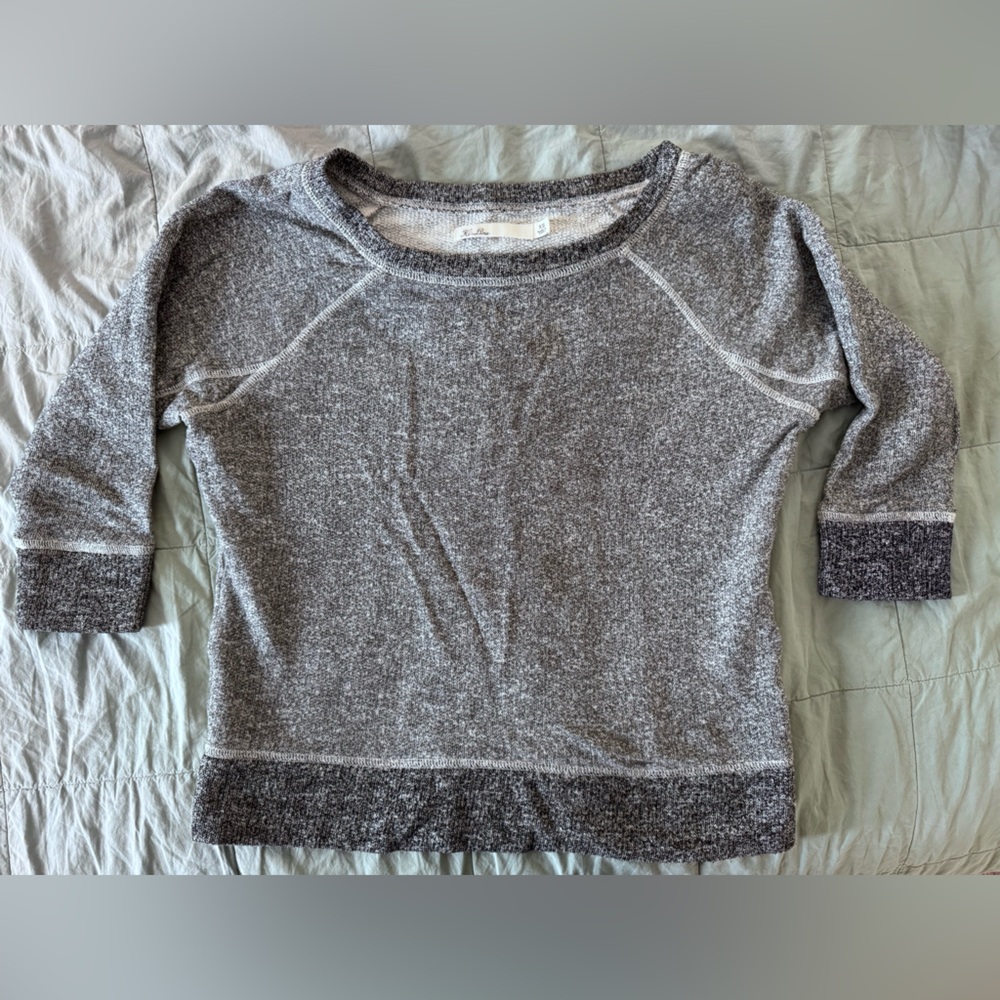 Hi-Line Women's Gray 3/4 Sleeve Sweater. XS